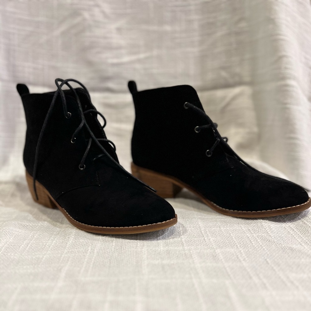 Beast fashion Black lace up booties